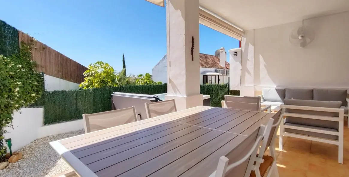 Sale of semi-detached house in Casares 16