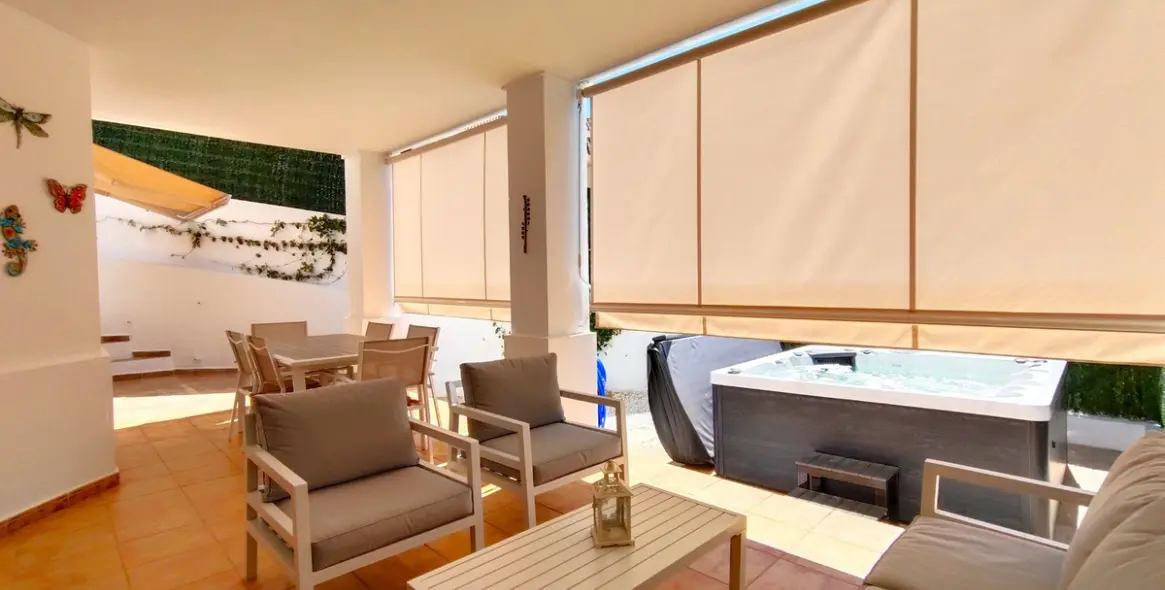 Sale of semi-detached house in Casares 18