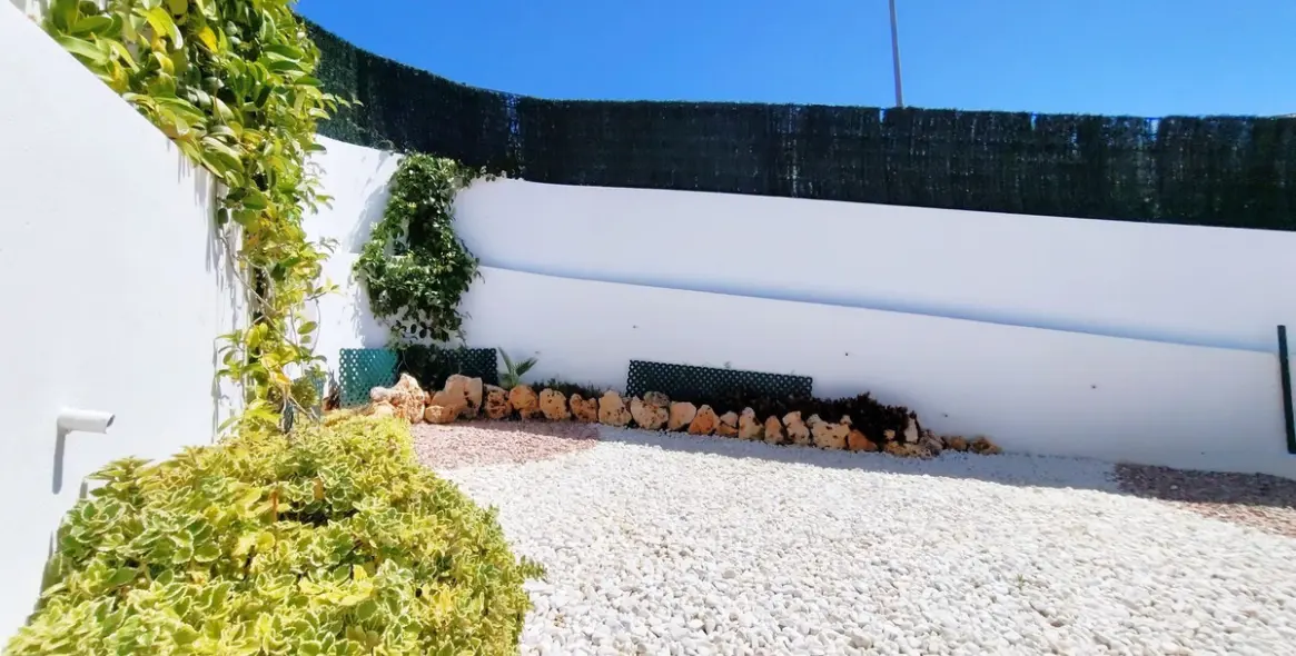 Sale of semi-detached house in Casares 19