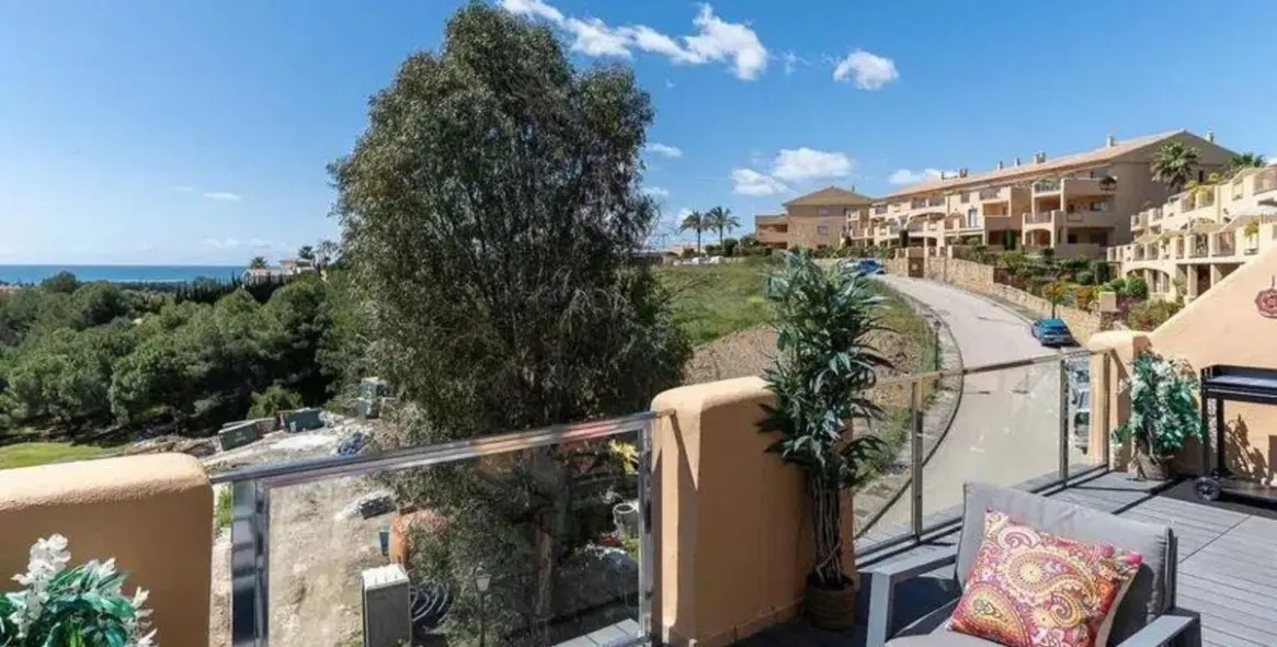 Sale of middle floor apartment in Selwo 5