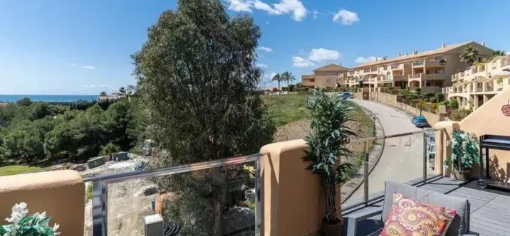 Sale of middle floor apartment in Selwo 4