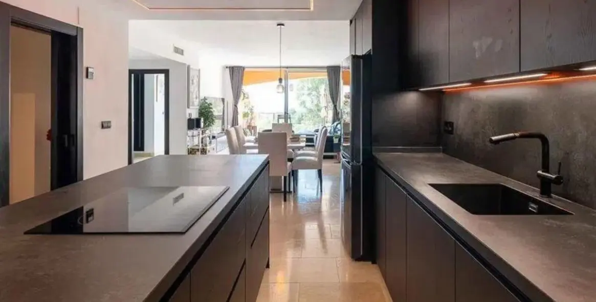 Sale of middle floor apartment in Selwo 11