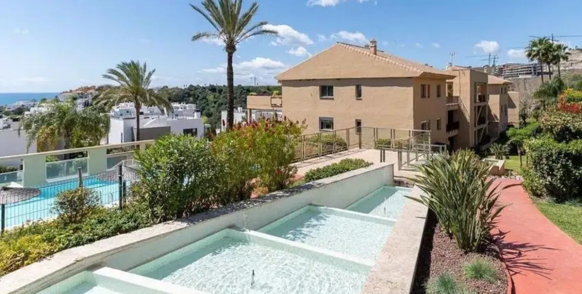 Sale of middle floor apartment in Selwo 22