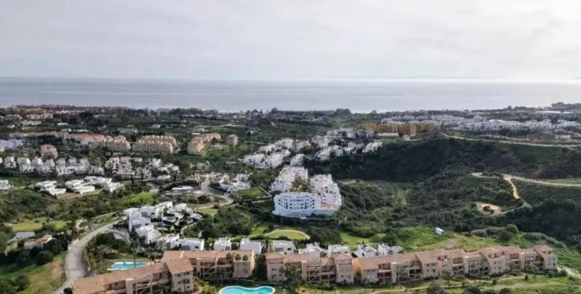 Sale of middle floor apartment in Selwo 23