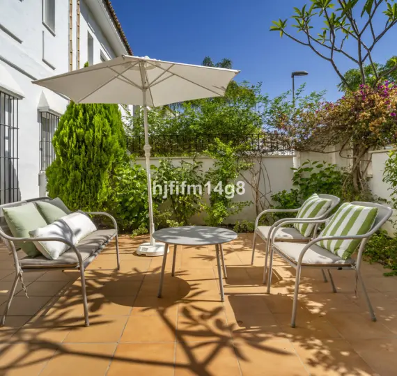 Venta de apartamento en planta baja en Nueva Andalucía