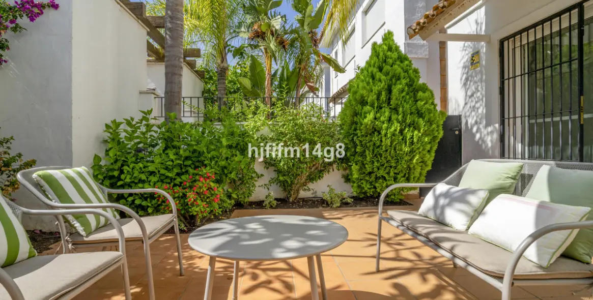 Sale of ground floor apartment in Nueva Andalucía 2