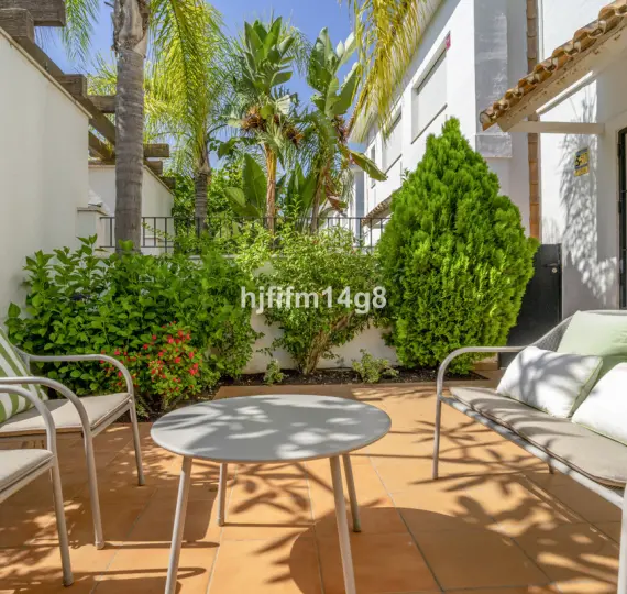 Venta de apartamento en planta baja en Nueva Andalucía