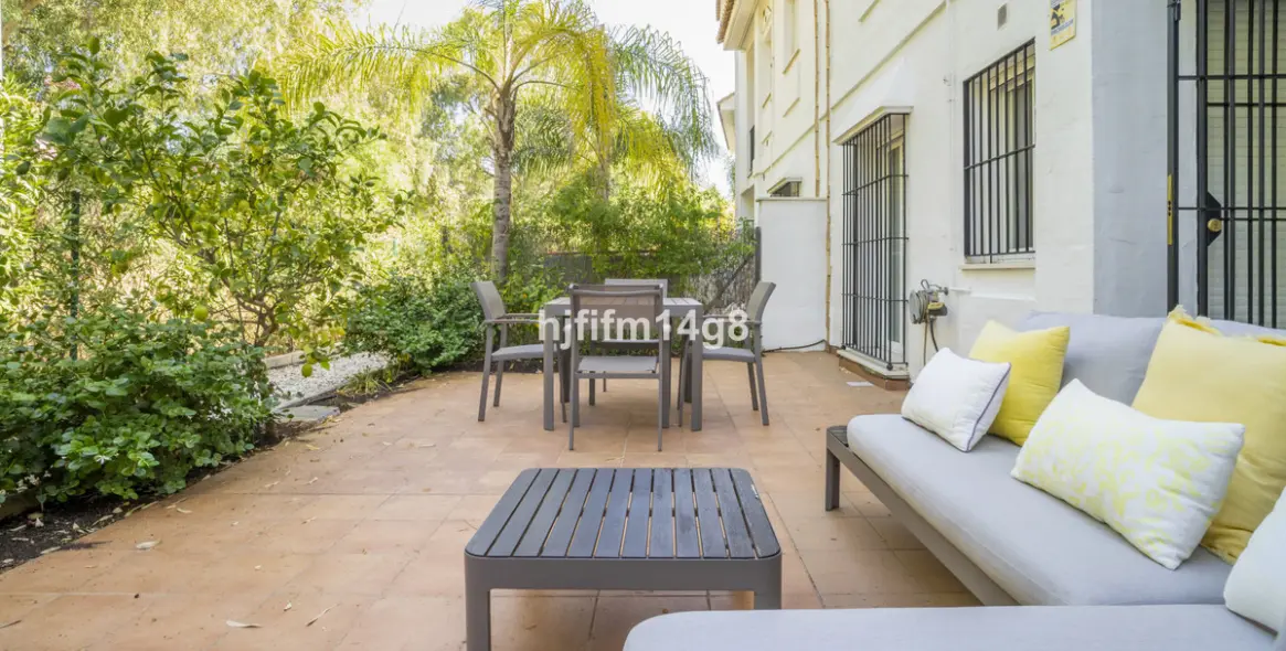 Sale of ground floor apartment in Nueva Andalucía 3