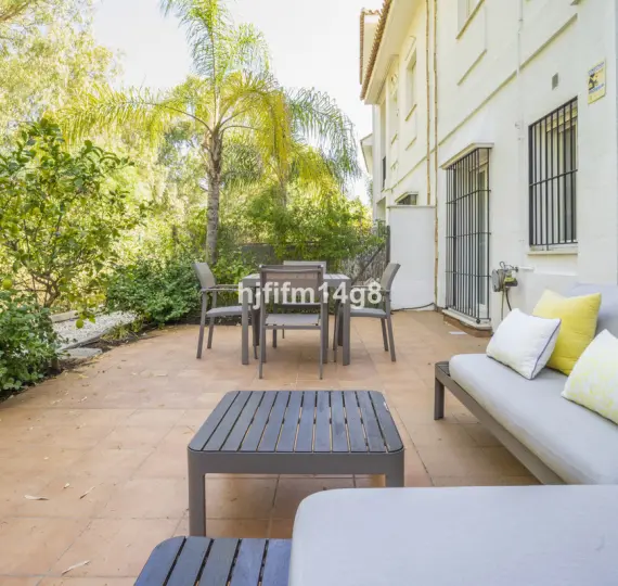 Venta de apartamento en planta baja en Nueva Andalucía