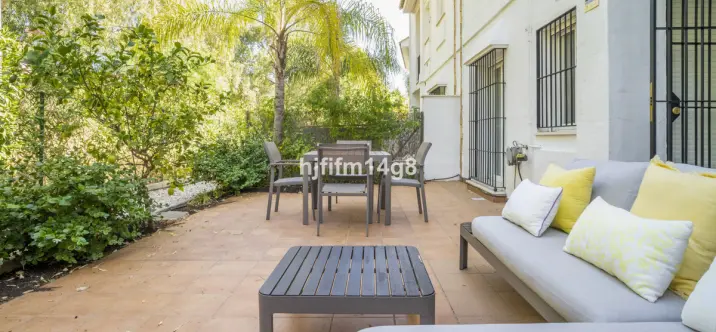 Venta de apartamento en planta baja en Nueva Andalucía 2