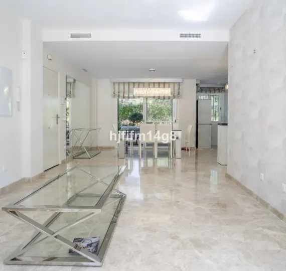 Venta de apartamento en planta baja en Nueva Andalucía