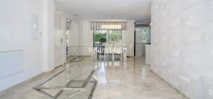 Venta de apartamento en planta baja en Nueva Andalucía 3