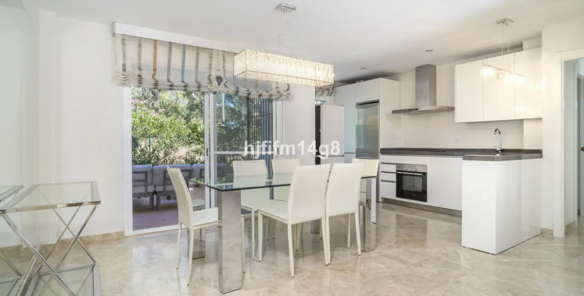 Sale of ground floor apartment in Nueva Andalucía 7
