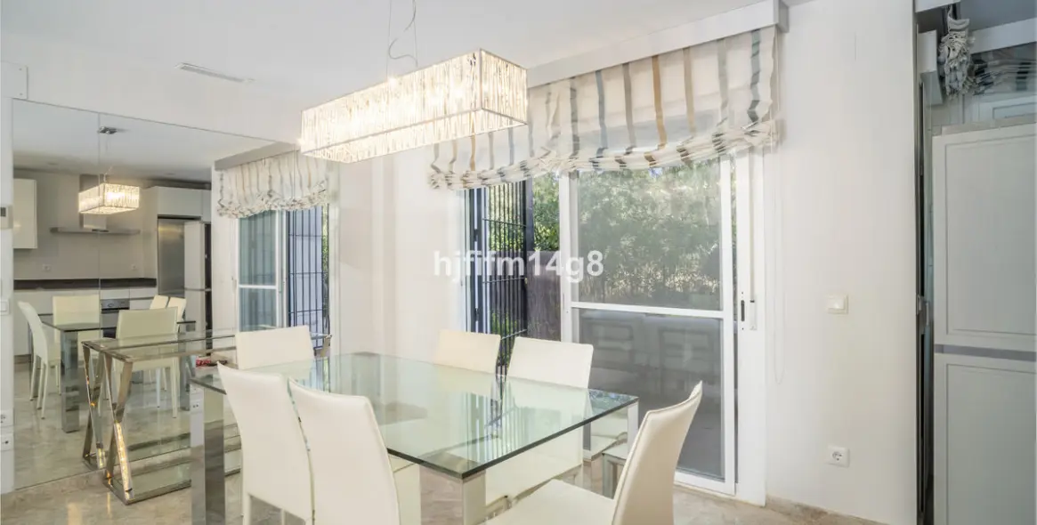 Sale of ground floor apartment in Nueva Andalucía 9