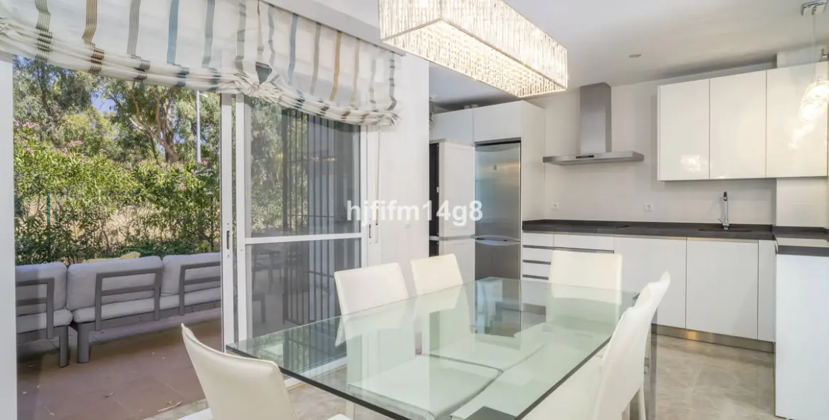 Sale of ground floor apartment in Nueva Andalucía 10