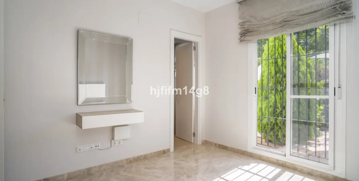 Sale of ground floor apartment in Nueva Andalucía 13