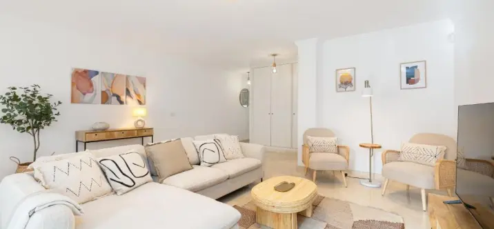 Sale of middle floor apartment in Centro Ciudad 0