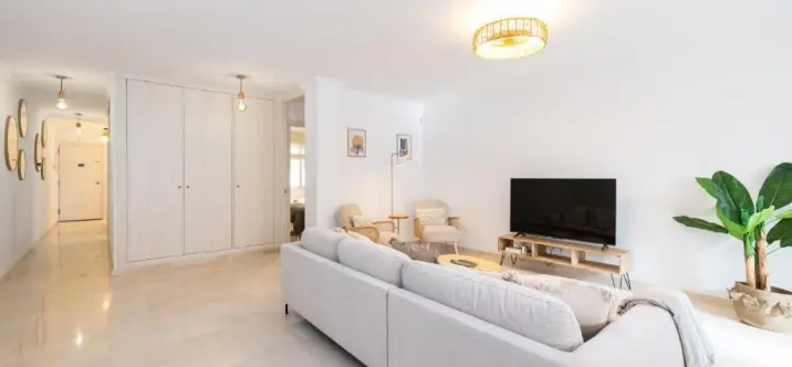 Sale of middle floor apartment in Centro Ciudad 3