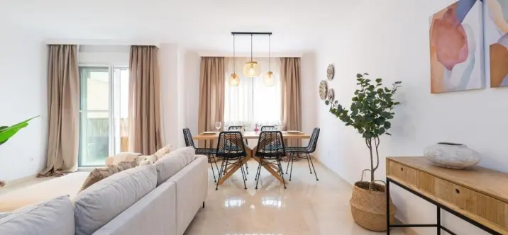 Sale of middle floor apartment in Centro Ciudad 4