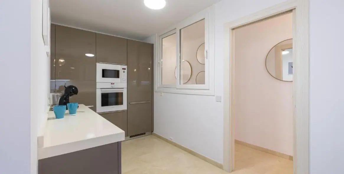 Sale of middle floor apartment in Centro Ciudad 13