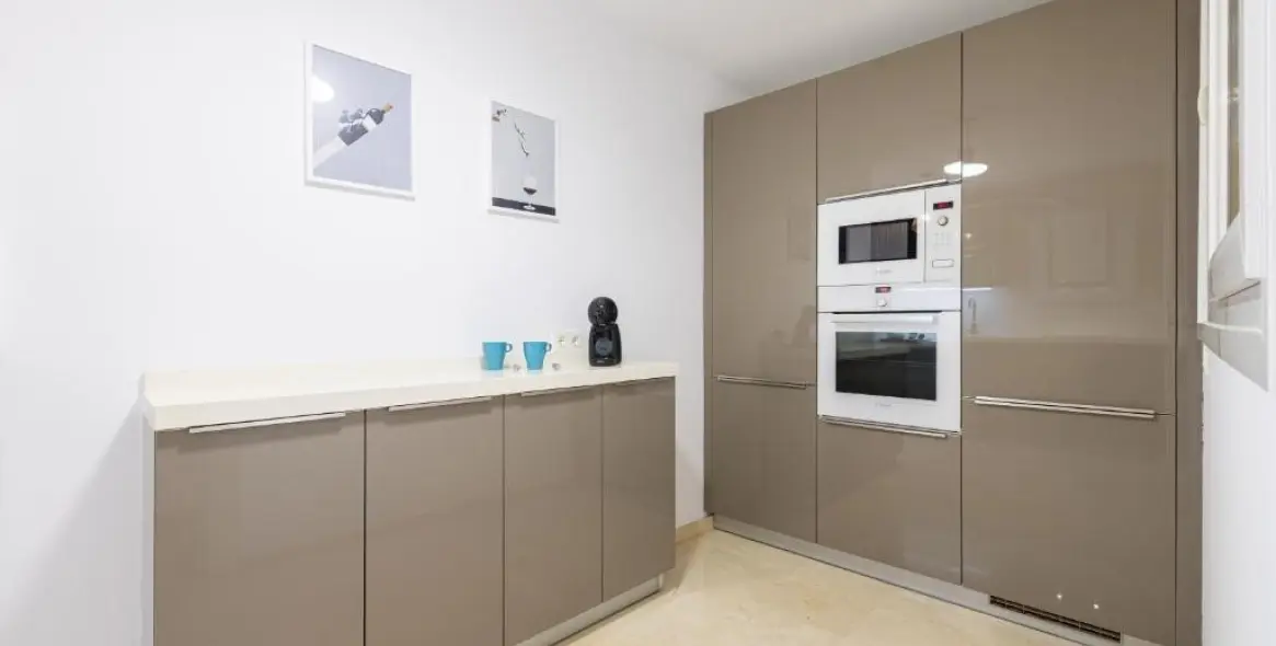 Sale of middle floor apartment in Centro Ciudad 15