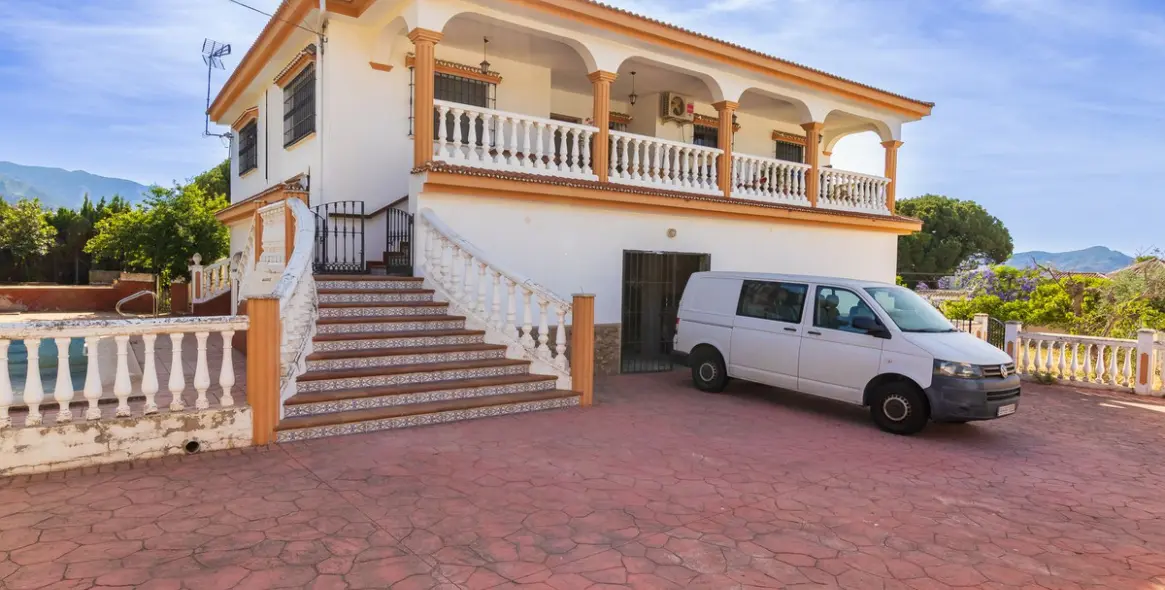 Sale of detached villa in Alhaurín de la Torre 1
