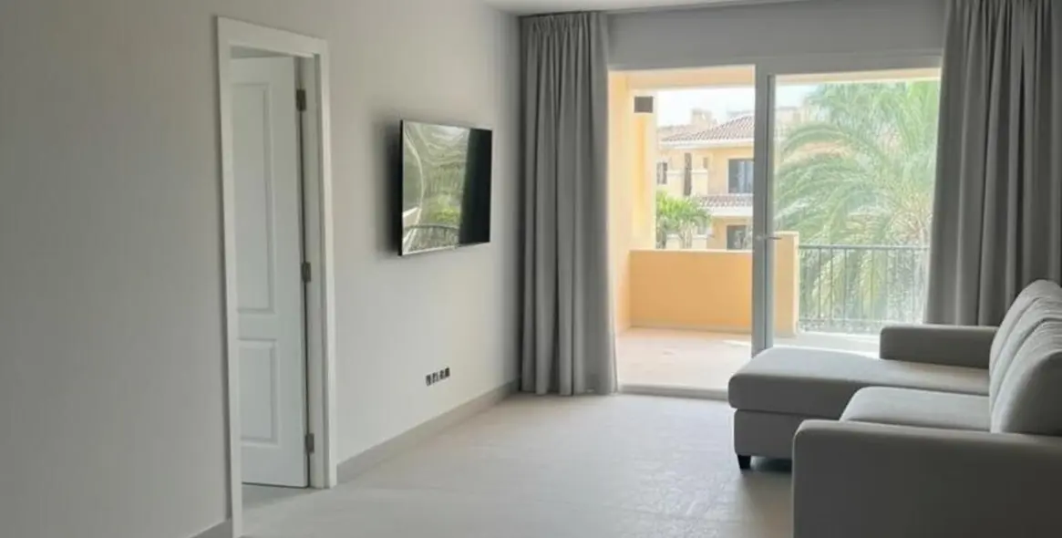 Sale of middle floor apartment in El Paraiso 4