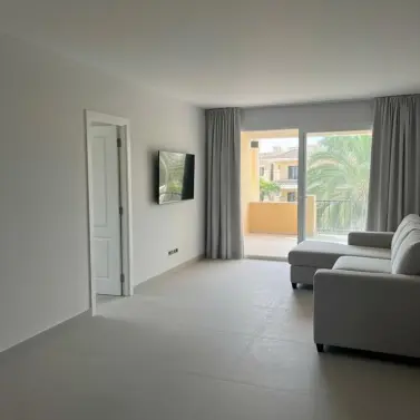 Sale of middle floor apartment in El Paraiso