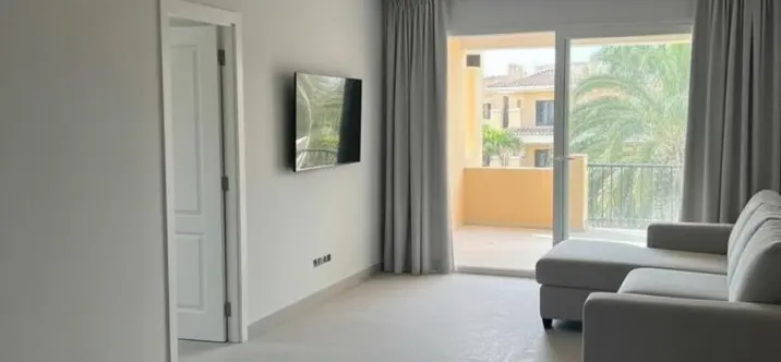 Sale of middle floor apartment in El Paraiso 3