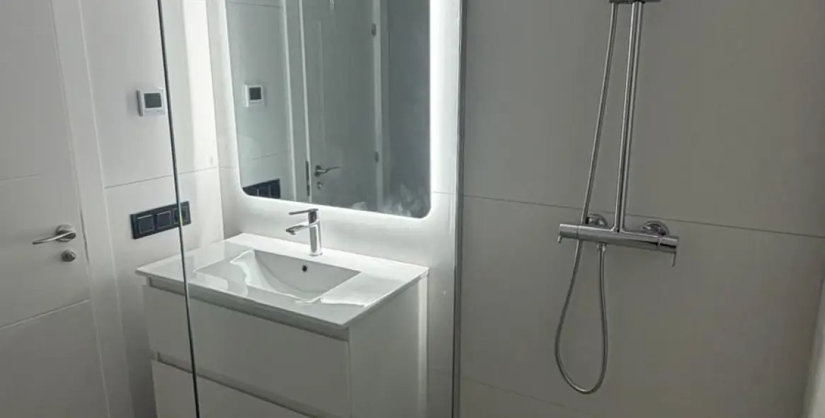 Sale of middle floor apartment in El Paraiso 13