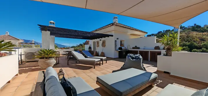 Продажа апартаментов на среднем этаже в La Mairena 0