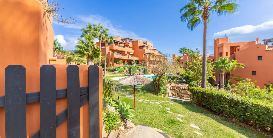 Продажа апартаментов на первом этаже в Estepona 18