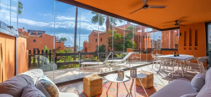 Продажа апартаментов на первом этаже в Estepona 0