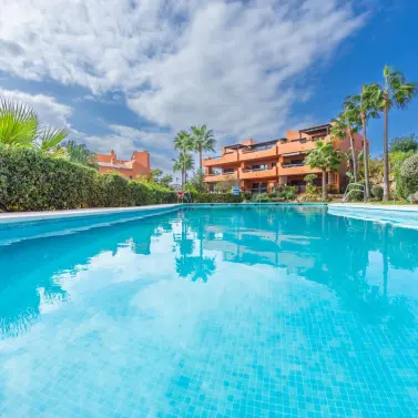 Продажа апартаментов на первом этаже в Estepona