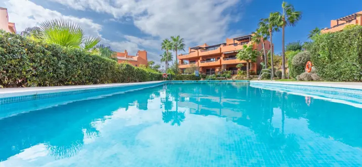 Продажа апартаментов на первом этаже в Estepona 1