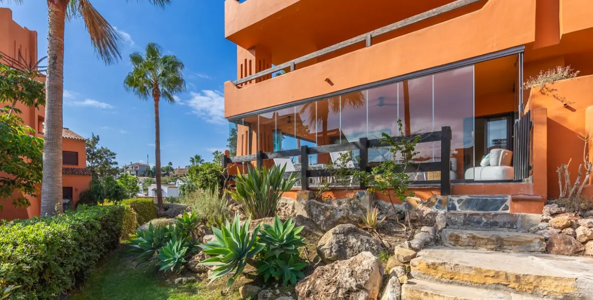 Продажа апартаментов на первом этаже в Estepona 3