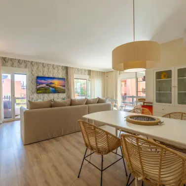 Продажа апартаментов на первом этаже в Estepona