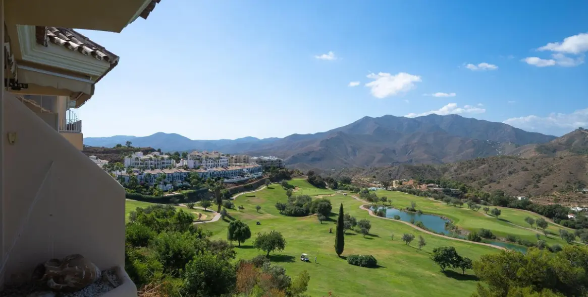 Продажа двухуровневых апартаментов в Alhaurín el Grande 4