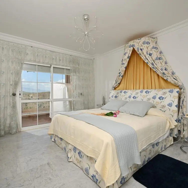 Продажа двухуровневых апартаментов в Alhaurín el Grande
