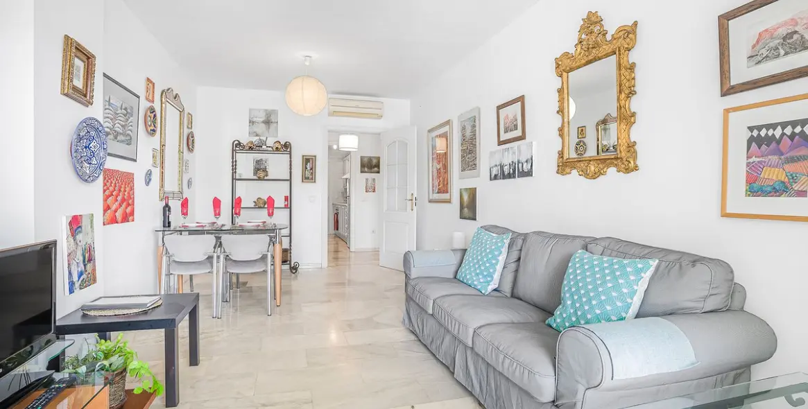 Sale of middle floor apartment in Calahonda 6