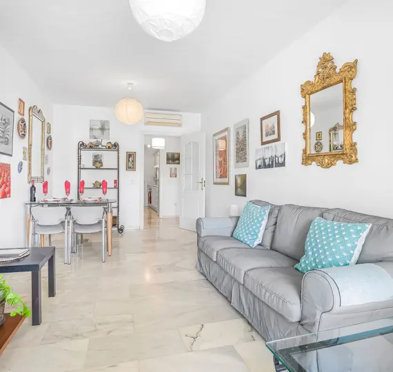 Sale of middle floor apartment in Calahonda