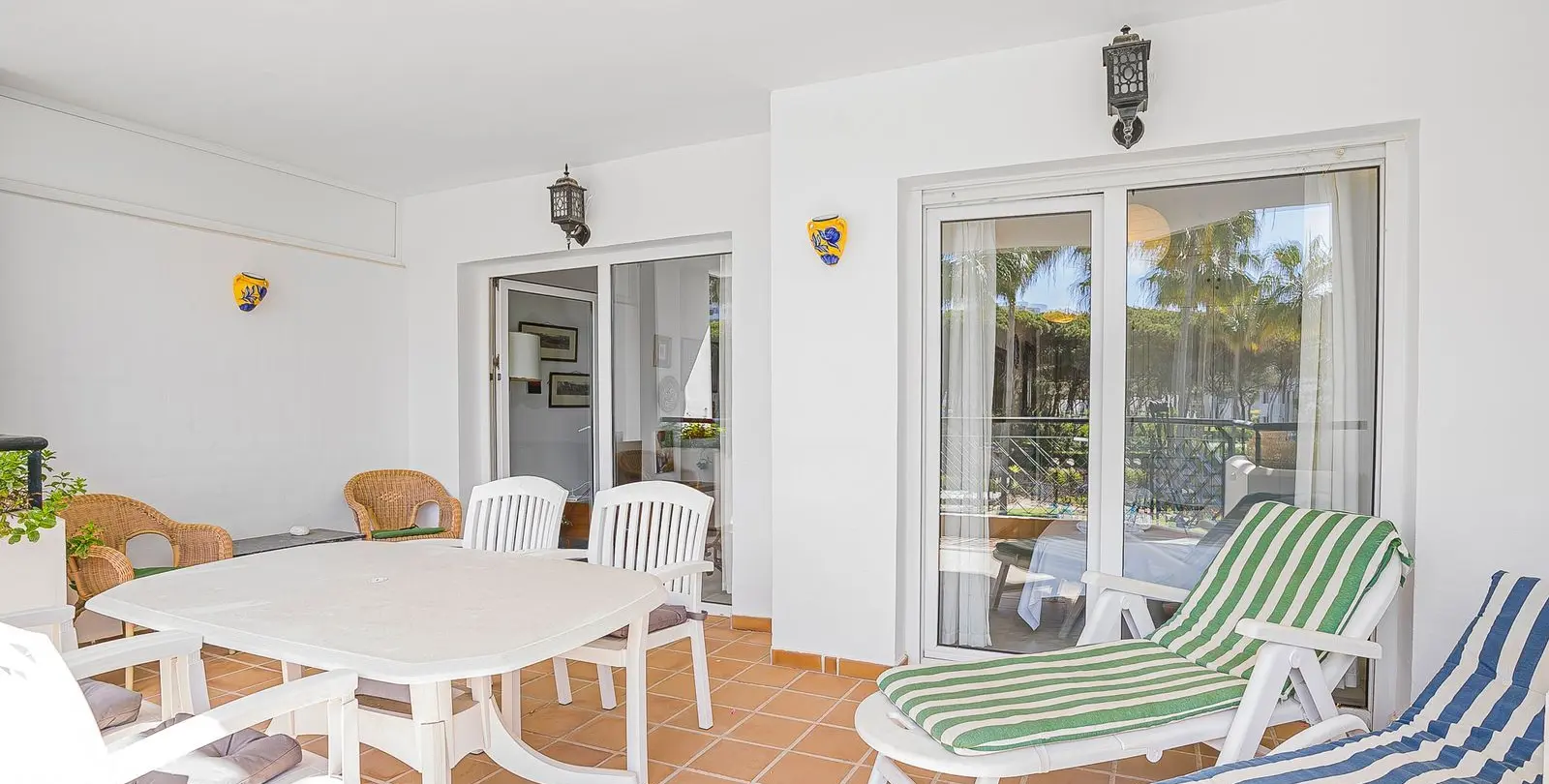 Venta de apartamento en planta media en Calahonda 4