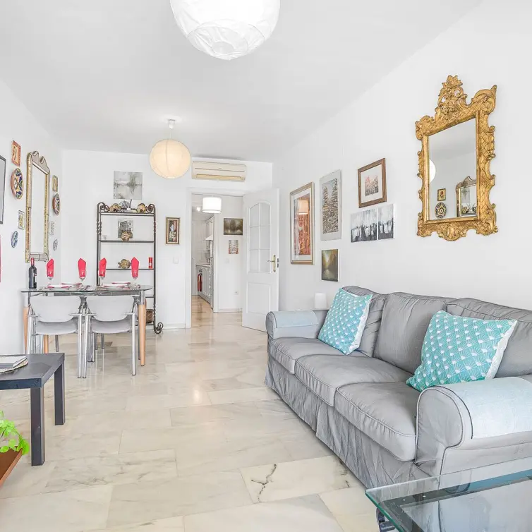 Sale of middle floor apartment in Calahonda