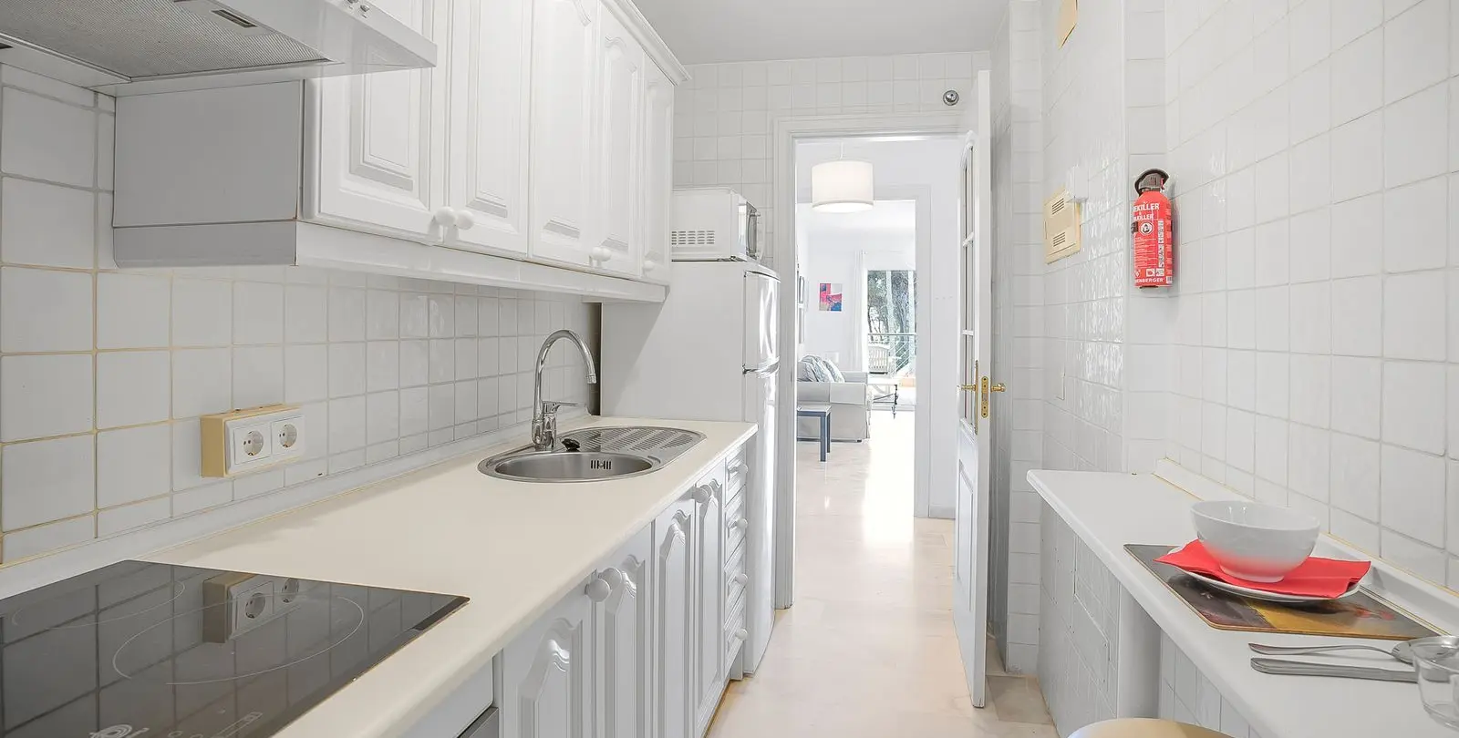 Venta de apartamento en planta media en Calahonda 11