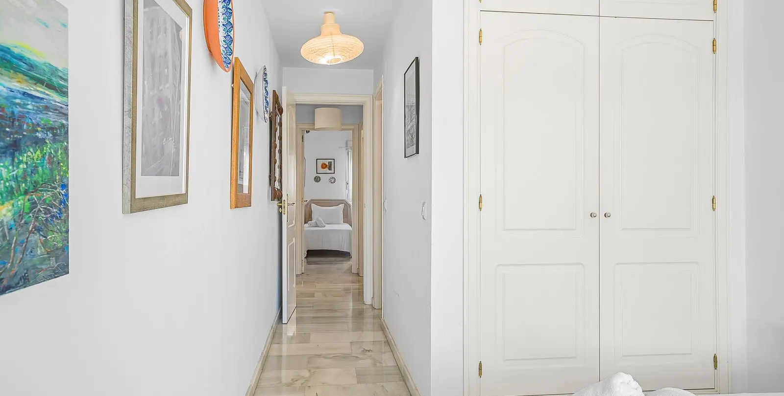 Venta de apartamento en planta media en Calahonda 15