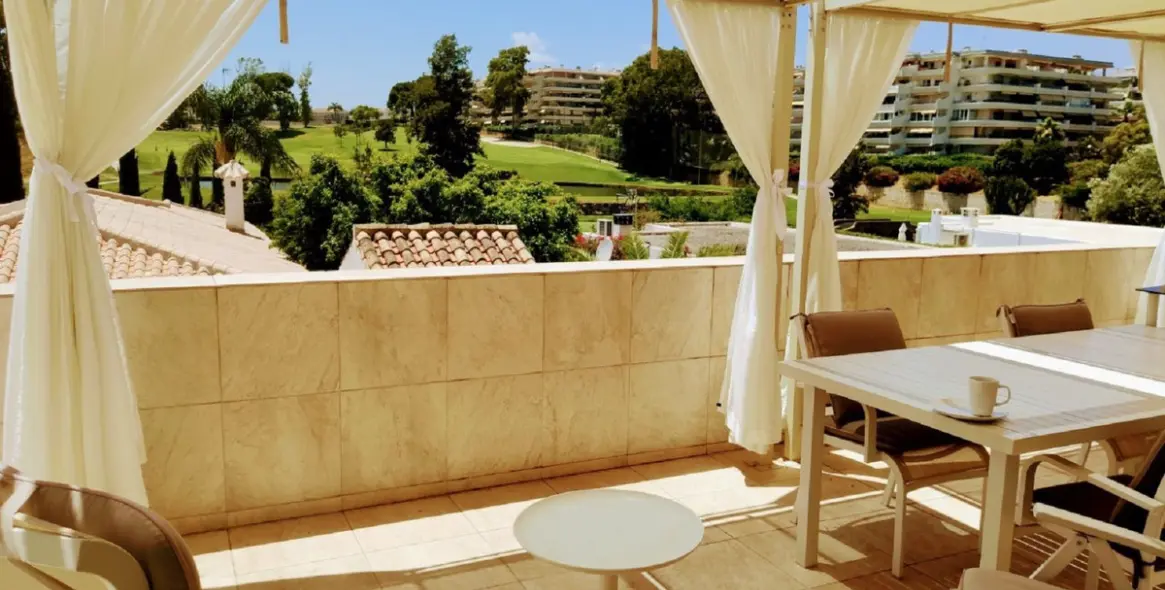 Venta de apartamento en planta baja en Guadalmina Alta 15