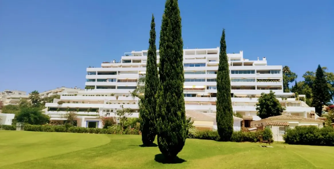 Sale of ground floor apartment in Guadalmina Alta 1