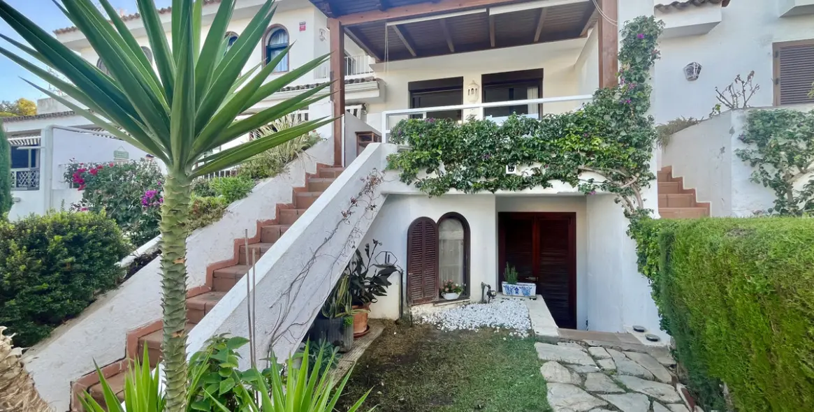 Sale of townhouse in Costalita 1