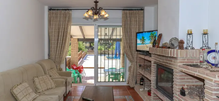 Sale of detached villa in Guaro 4