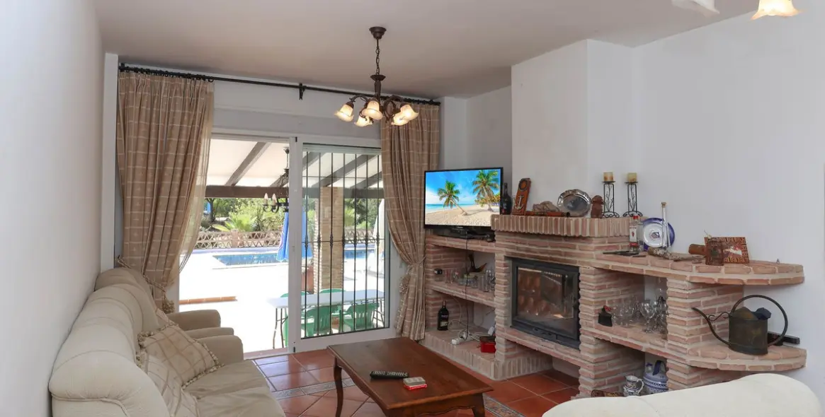 Sale of detached villa in Guaro 7